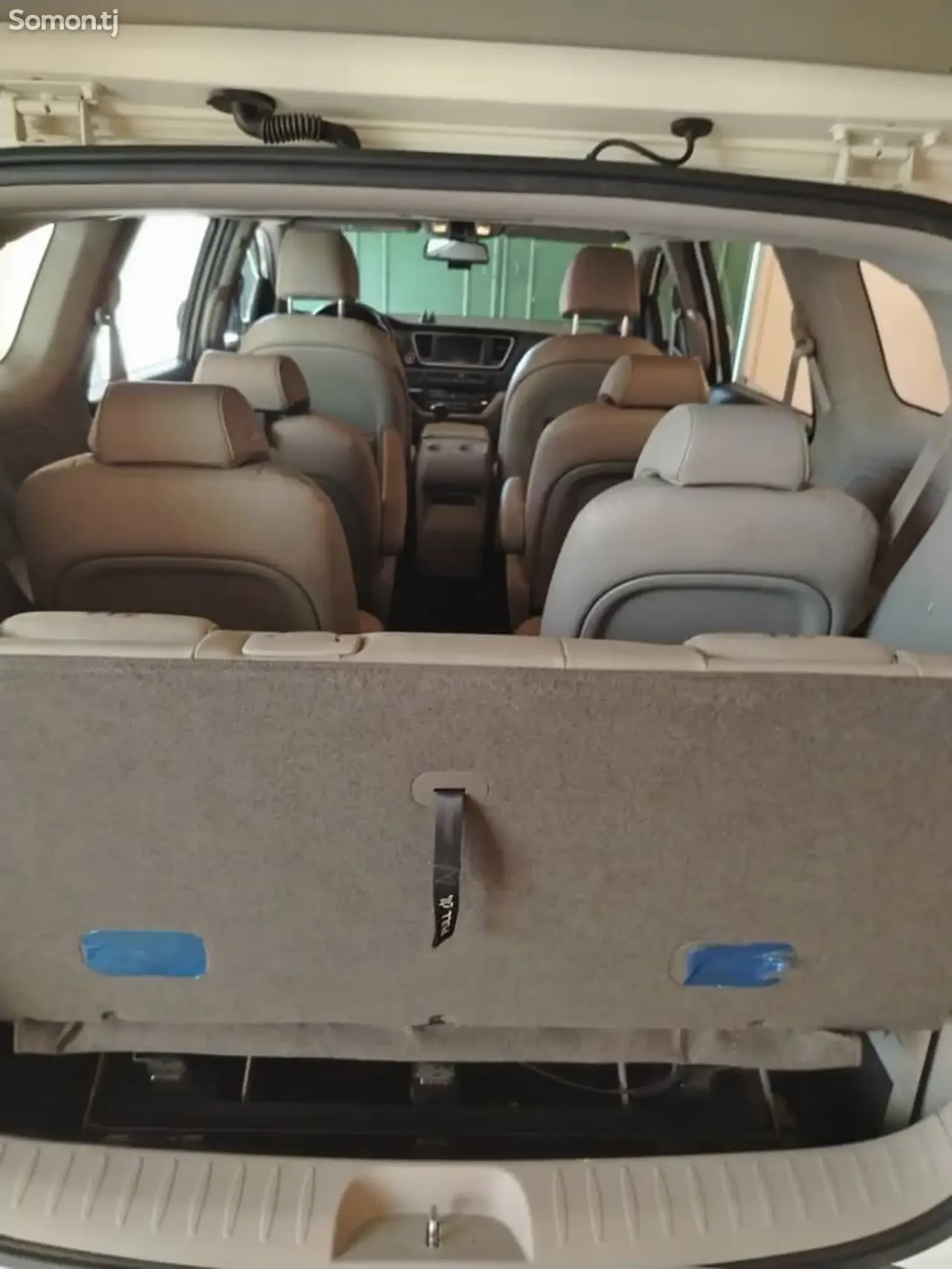 Kia Carnival 2015 · 2.2 AT