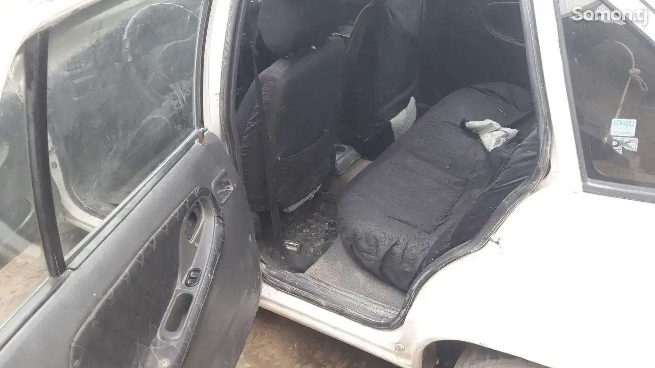 Daewoo Nexia 1996 · 1.6 MT