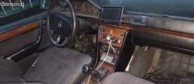 Mercedes-Benz W124 1994 · 2.0 MT