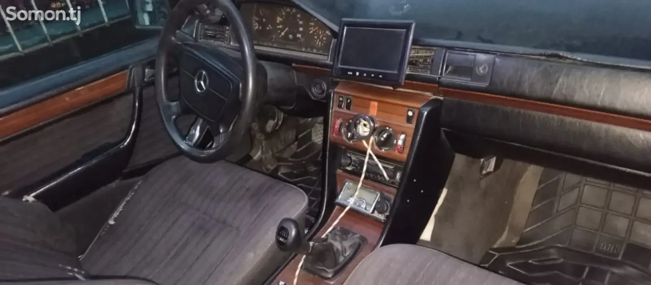 Mercedes-Benz W124 1994 · 2.0 MT