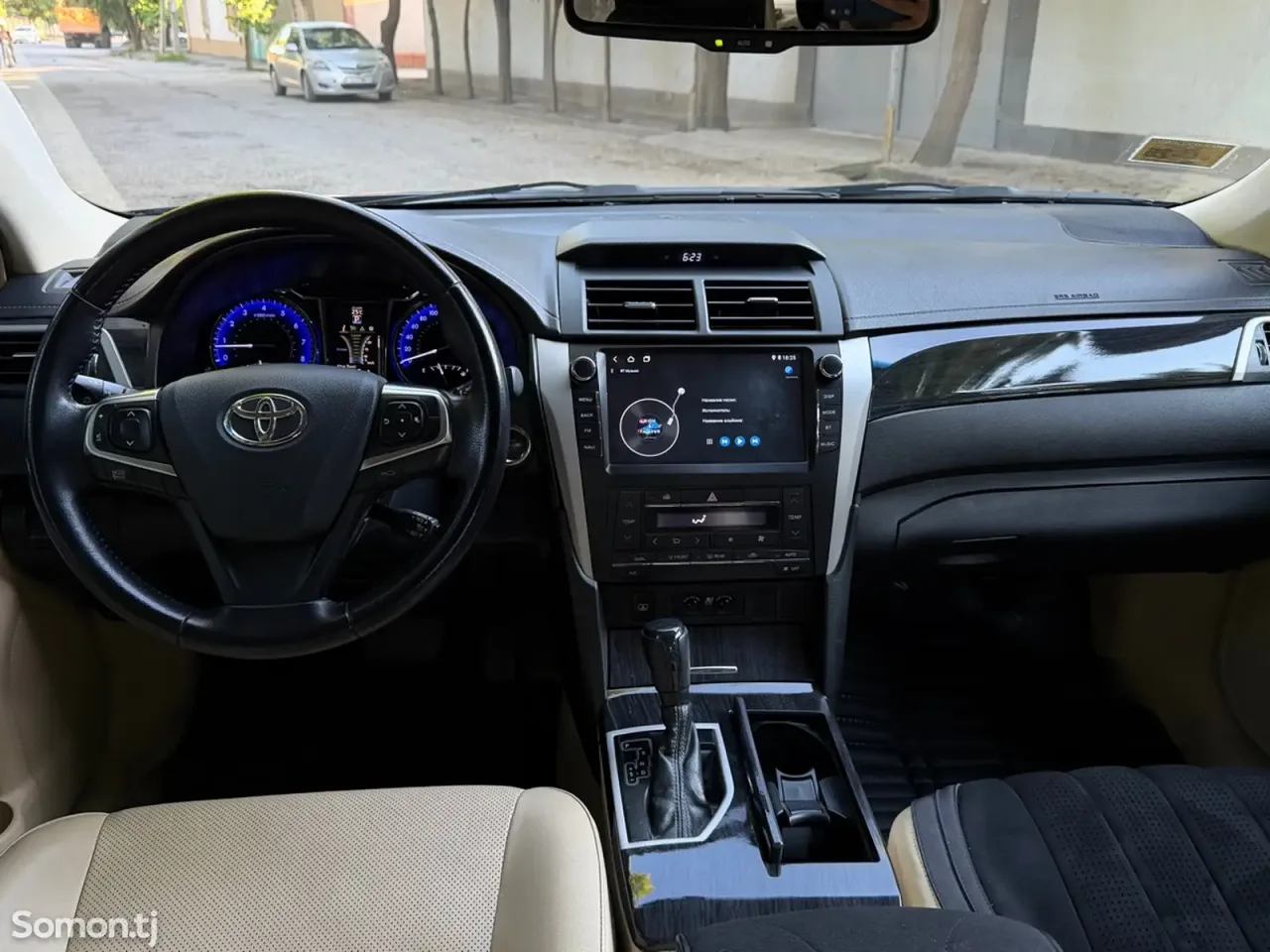 Toyota Camry 2015 · 2.5 AT