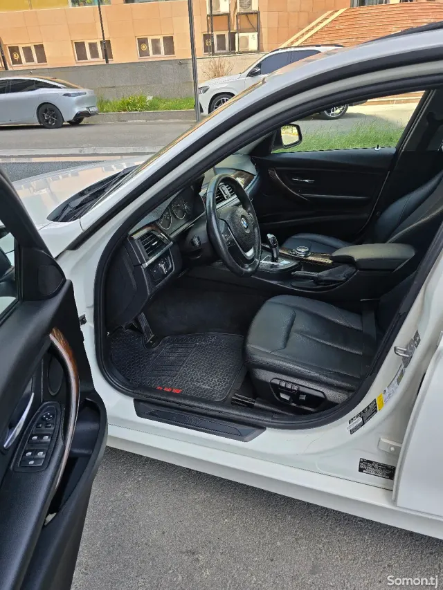 BMW 3 series 2014 · 2.0 AT