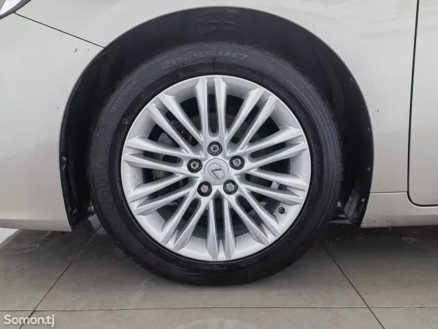 Lexus ES series 2016 · 2.0 AT