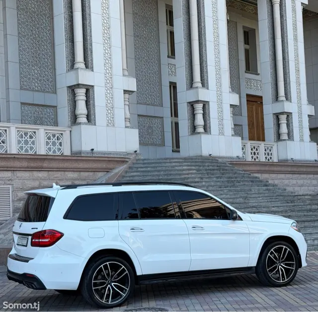 Mercedes-Benz GLS 2017 · 4.5 AT