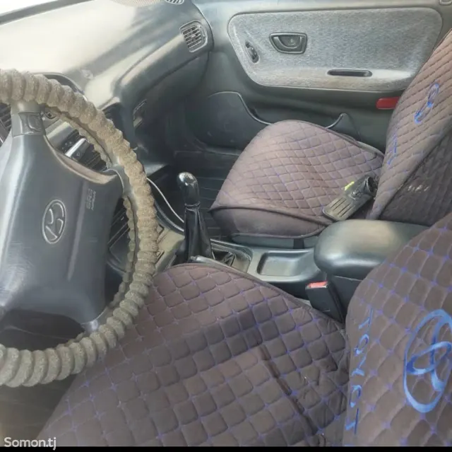 Hyundai Sonata 1998 · 1.6 MT