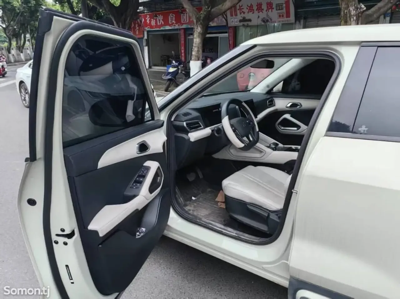 BYD Yuan Up 2025 · AT