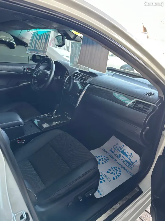 Toyota Camry 2015 · 2.5 AT