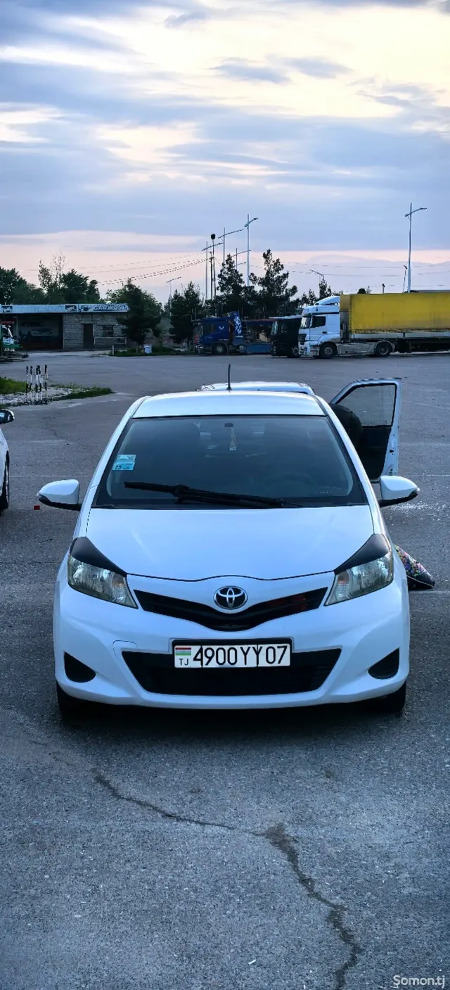 Toyota Vitz 2011 · 1.1 AT