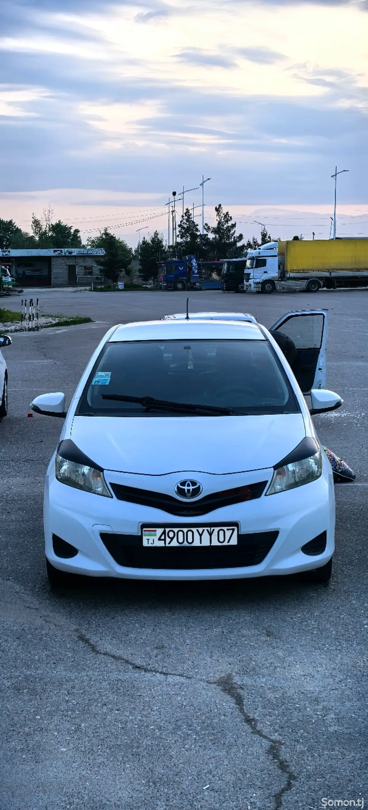 Toyota Vitz 2011 · 1.1 AT