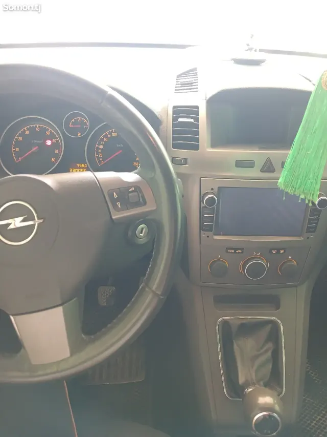 Opel Zafira 2006 · 1.8 MT