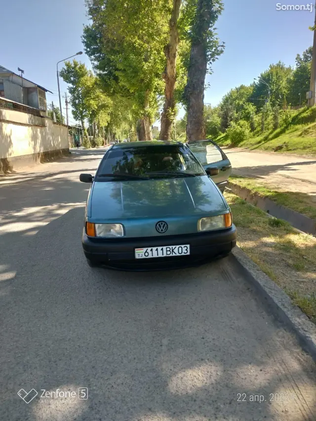 Volkswagen Passat 1990 · 1.8 MT
