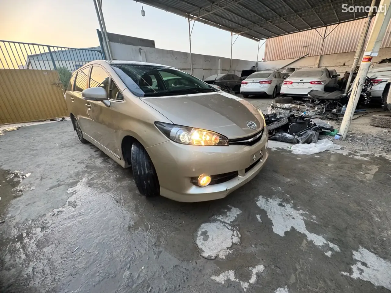 Toyota Wish 2015 · 1.8 AT