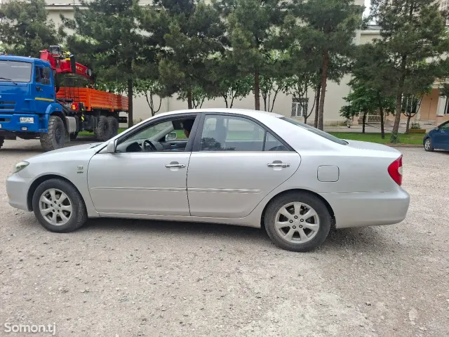 Toyota Camry 2004 · 2.4 MT