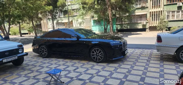 BMW 7 series 2011 · 3.0 AT