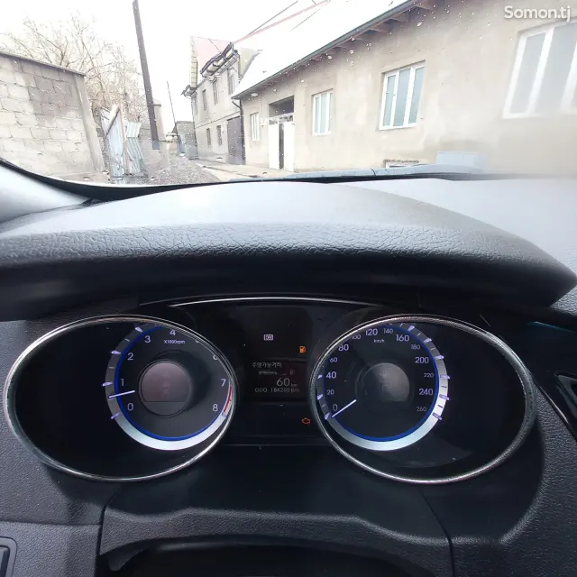 Hyundai Sonata 2010 · 2.0 AT