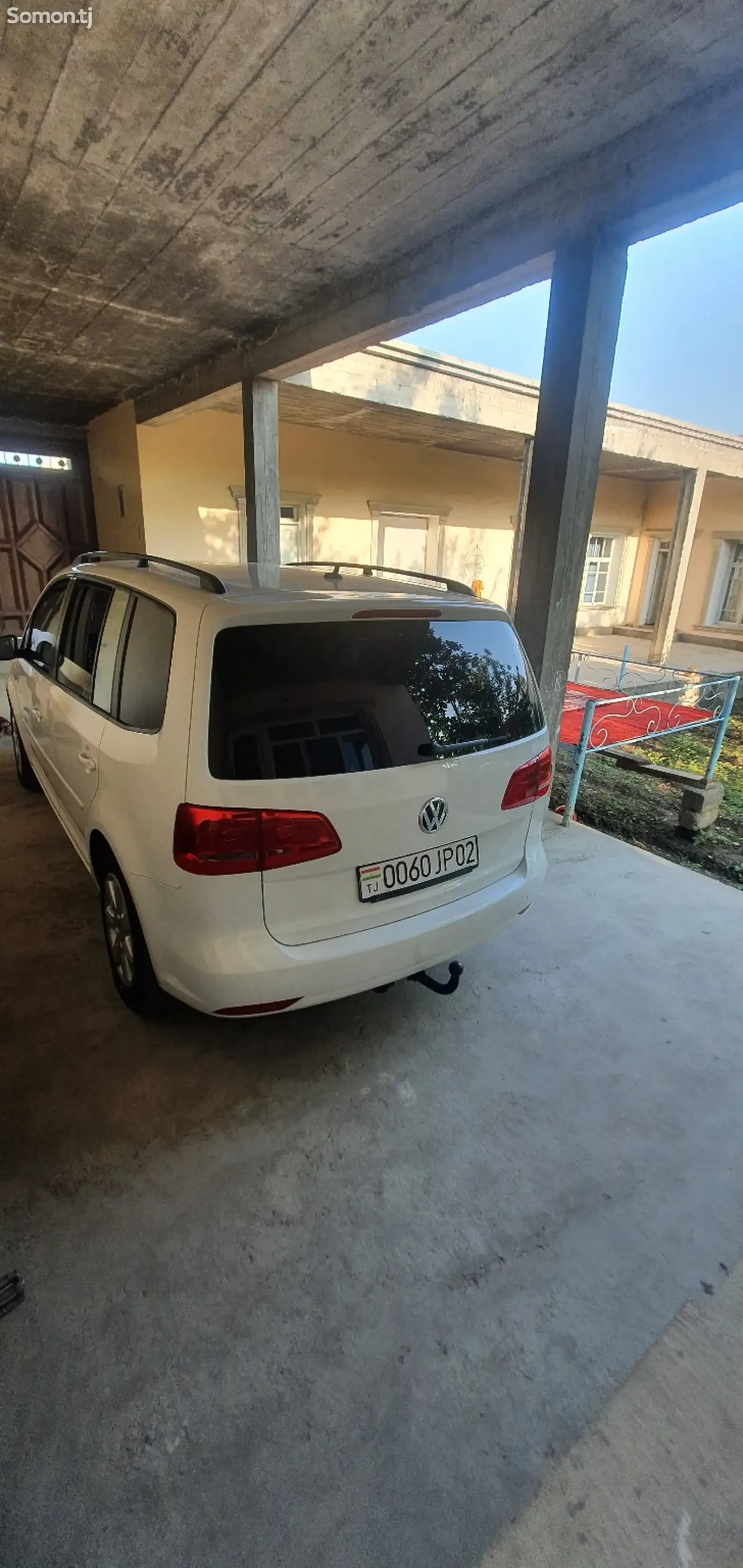 Volkswagen Touran 2011 · 1.4 MT