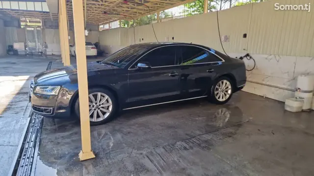 Audi A8 2016 · 4.2 AT