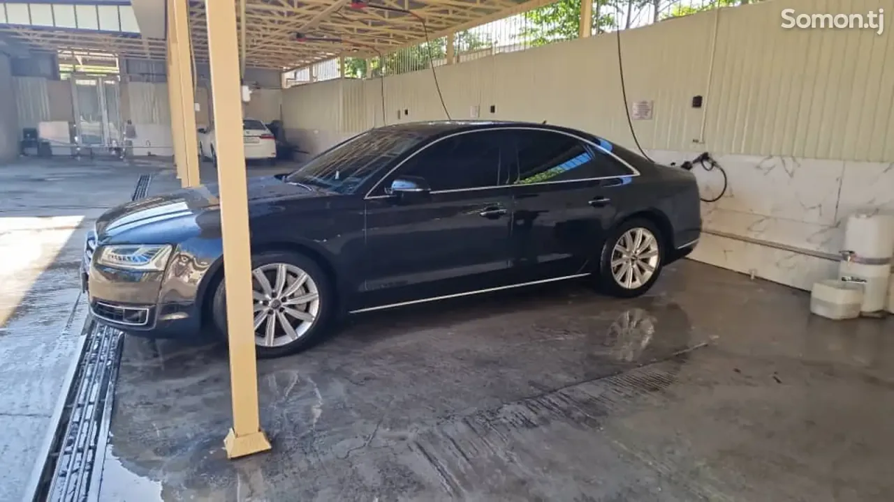 Audi A8 2016 · 4.2 AT