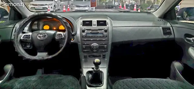 Toyota Camry 2011 · 1.6 MT