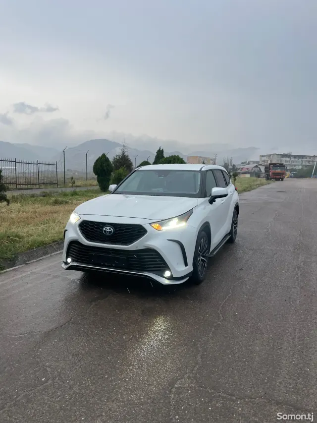 Toyota Highlander 2022 · 2.5 AT