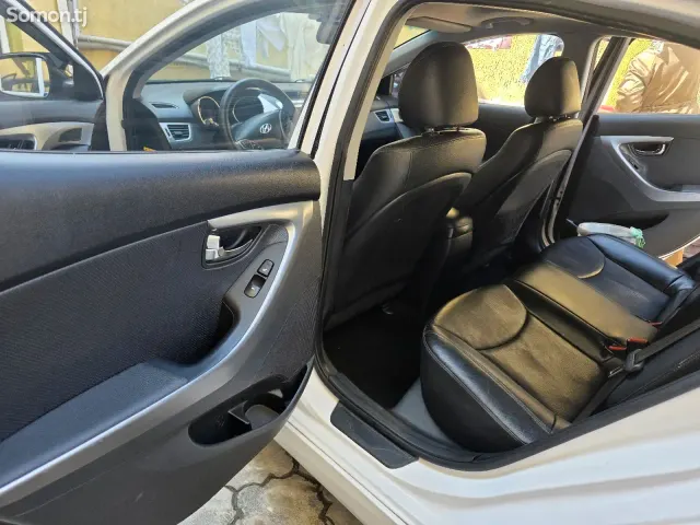 Hyundai Avante 2013 · 1.6 AT