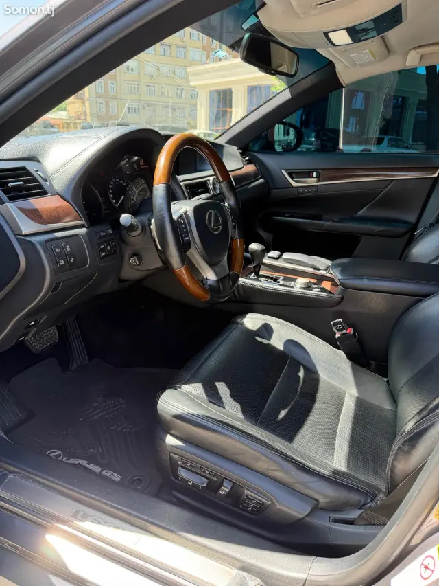 Lexus GS series 2013 · 4.5 AT