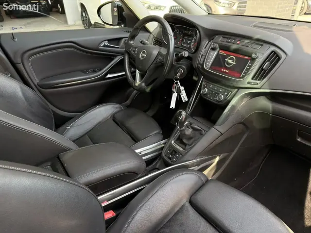 Opel Zafira 2018 · 1.4 MT