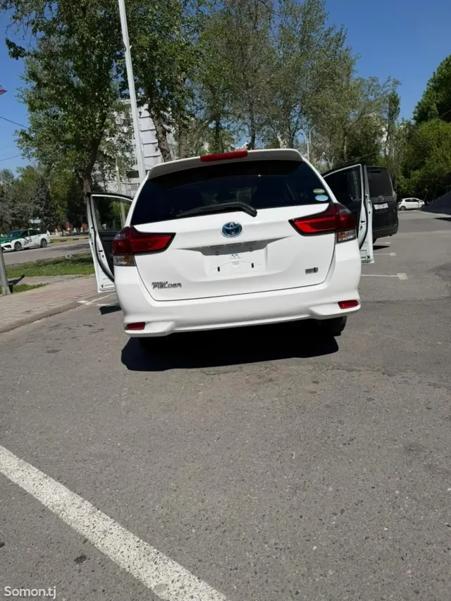 Toyota Fielder 2017 · 1.5 AT