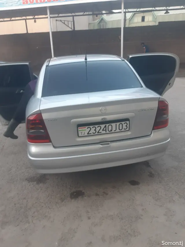 Opel Astra G 1999 · 1.6 MT