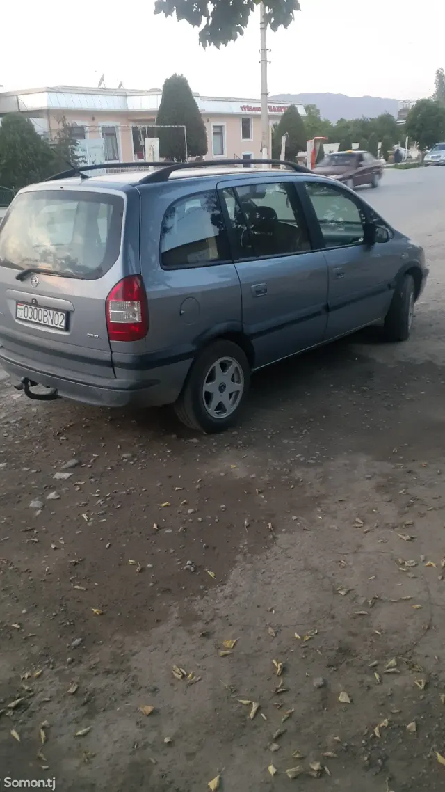 Opel Zafira 2003 · 1.8 MT