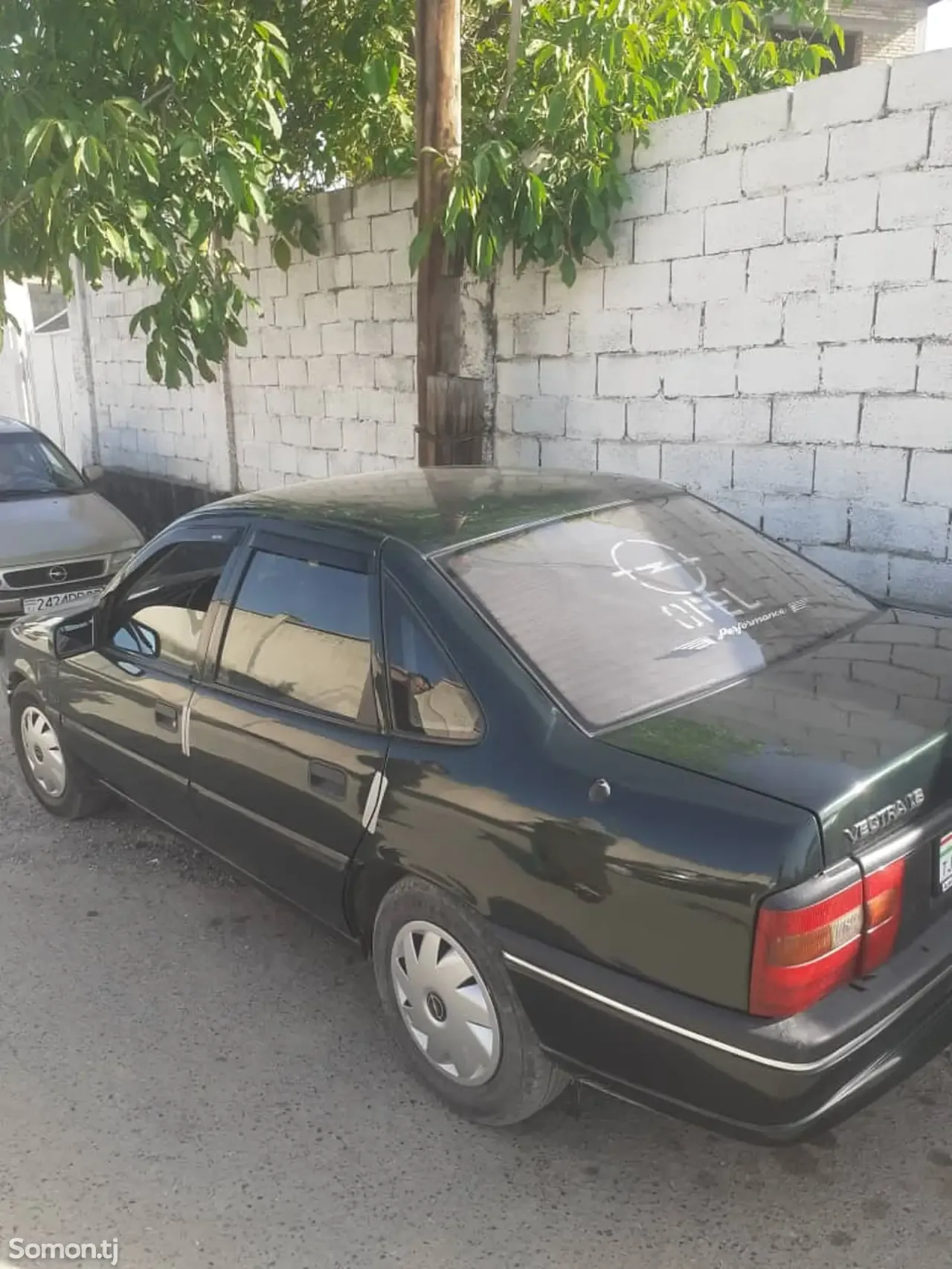 Opel Vectra A 1995 · 1.6 MT