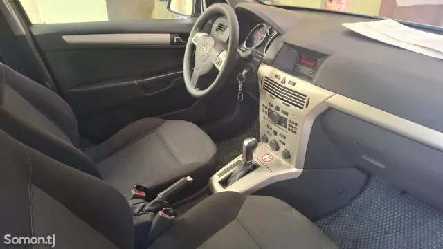 Opel Astra H 2008 · 1.8 AT