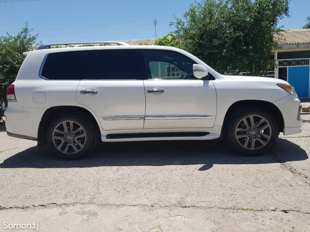 Lexus LX series 2014 · 5.7 AT