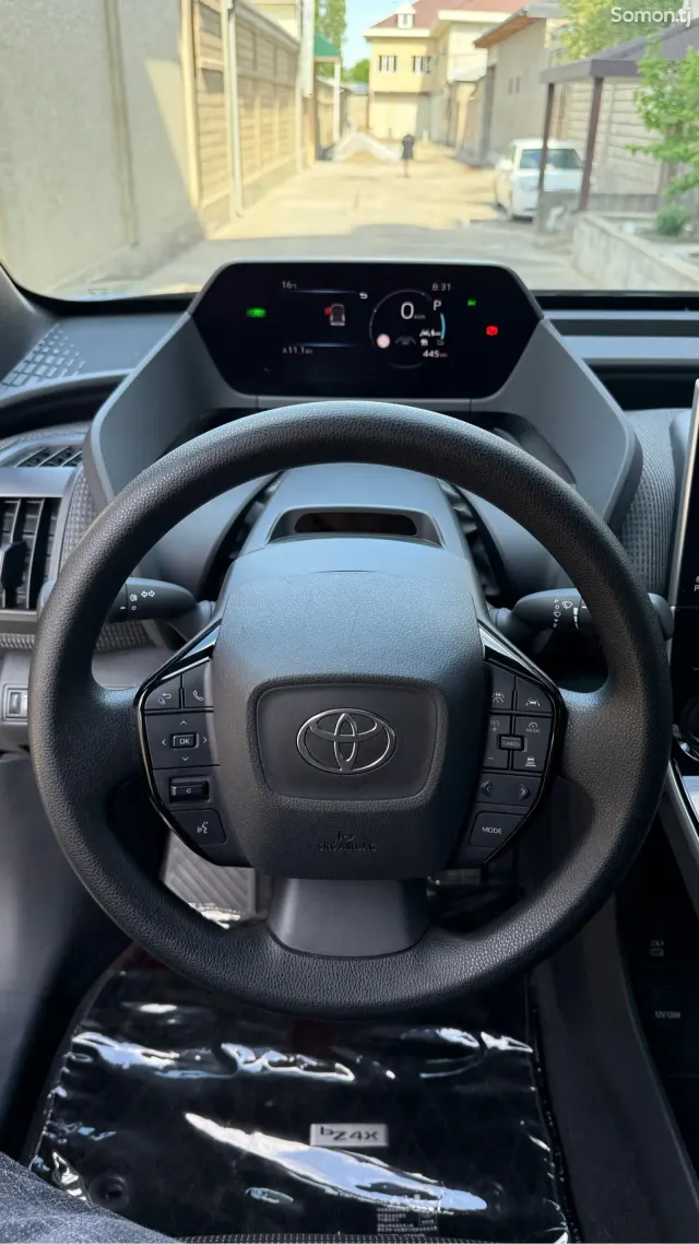 Toyota bZ4X 2022 · AT