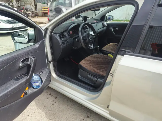 Volkswagen Polo 2012 · 1.6 AT