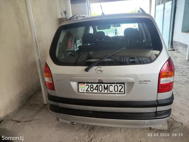 Opel Zafira 2000 · 1.6 MT
