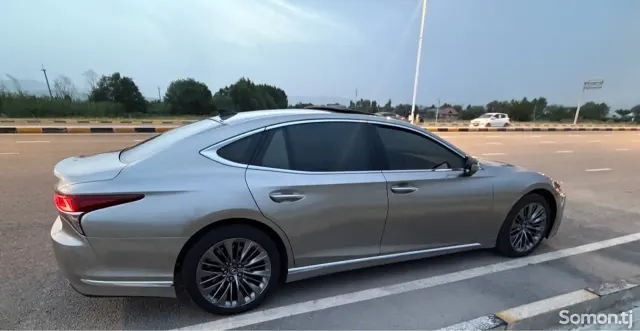 Lexus LS series 2020 · 5.0 AT