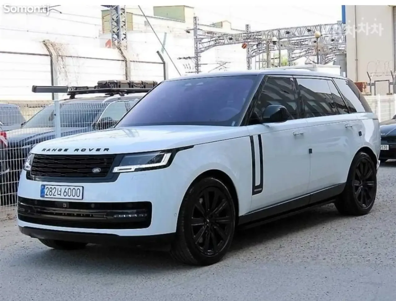 Land Rover Range Rover 2023 · 4.4 AT