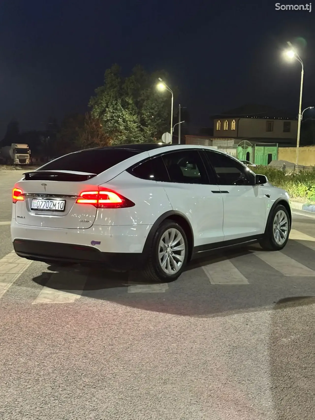 Tesla Model X 2019 · AT