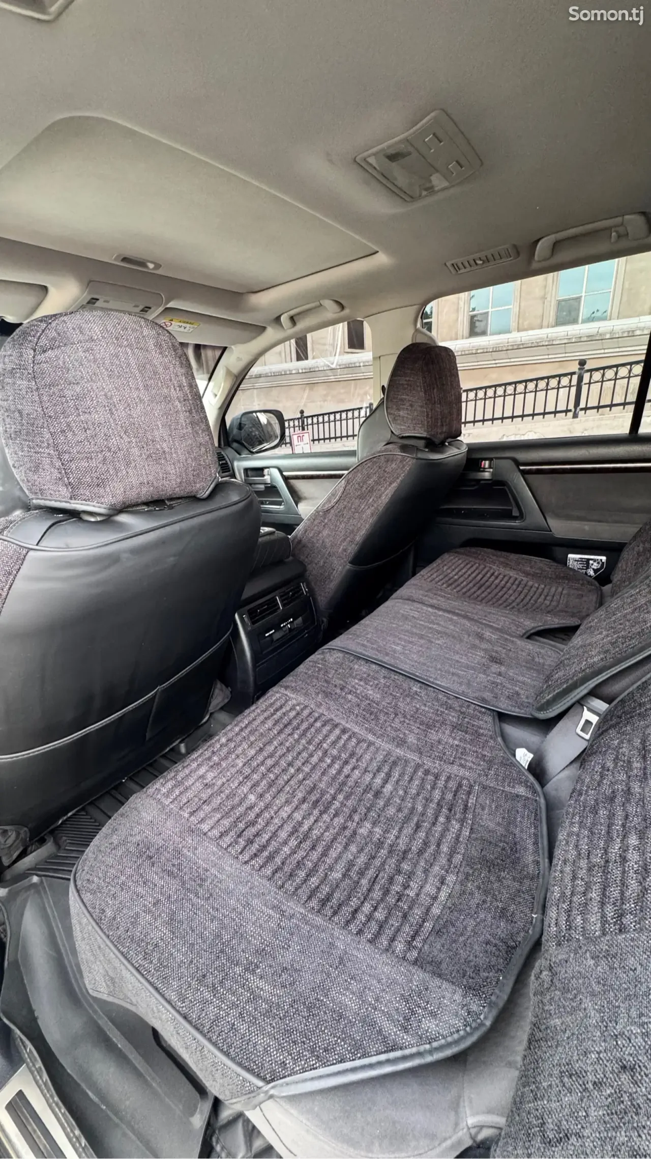 Toyota Land Cruiser 2014 · 4.6 AT
