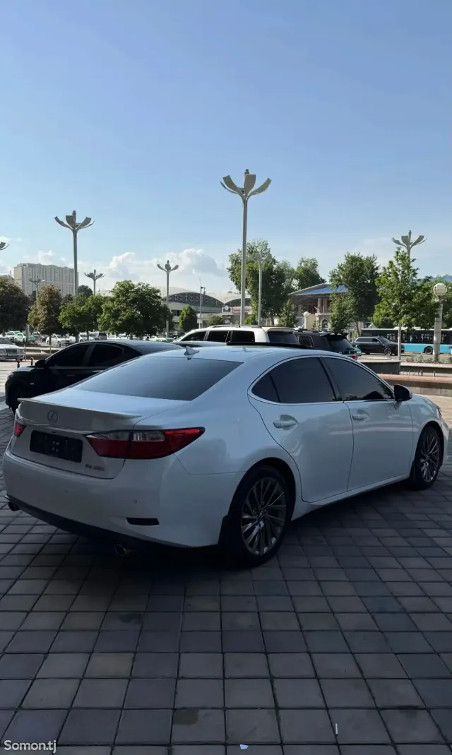 Lexus ES series 2015 · 3.5 AT