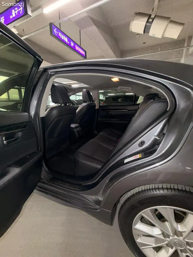 Lexus ES series 2015 · 2.5 AT