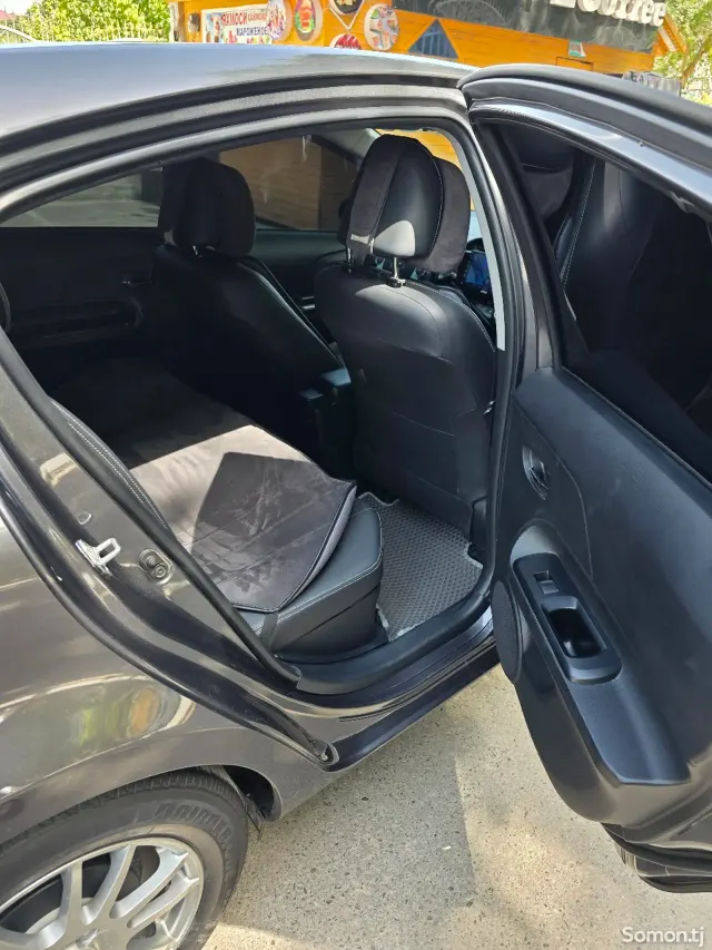 Toyota Aqua 2015 · 1.5 AT