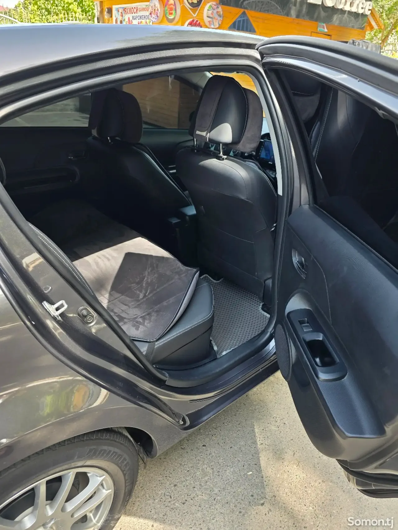 Toyota Aqua 2015 · 1.5 AT