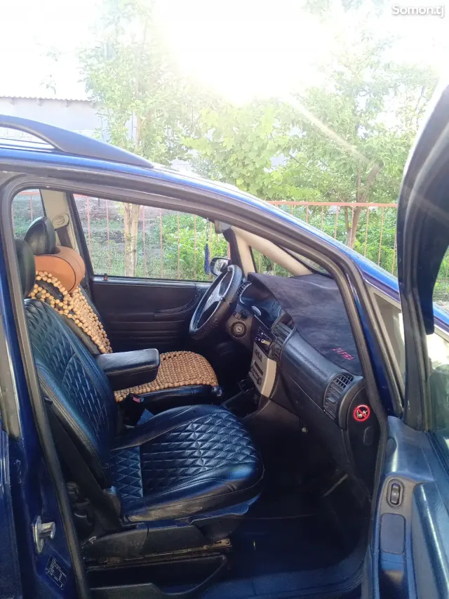 Opel Zafira 2004 · 1.8 AT