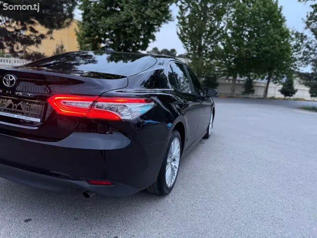 Toyota Camry 2020 · 2.0 AT
