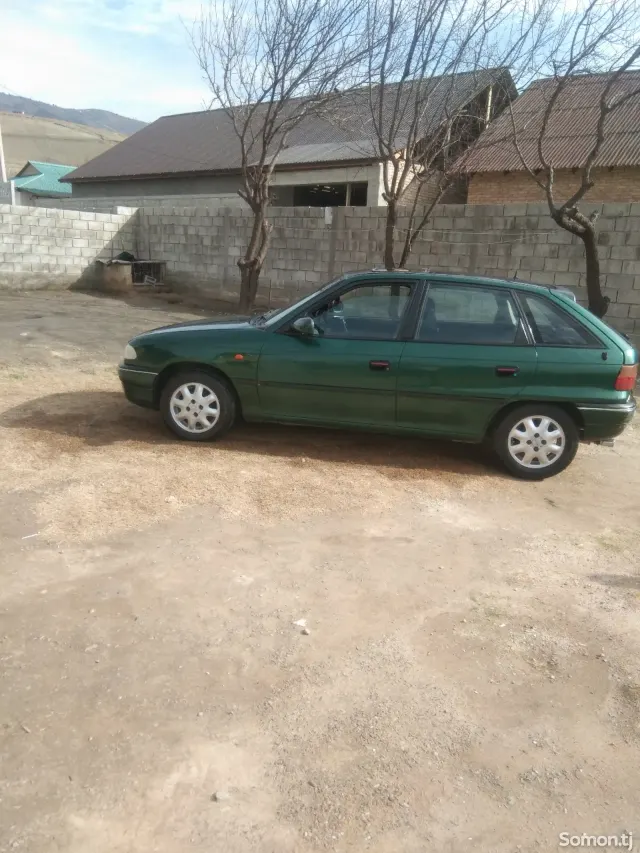 Opel Astra F 1994 · 0.6 MT