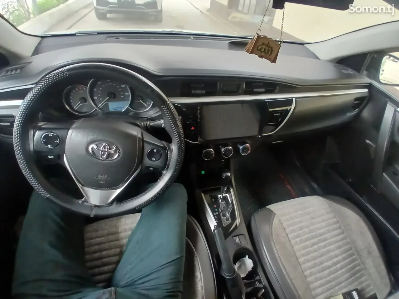 Toyota Corolla 2015 · 1.8 AT
