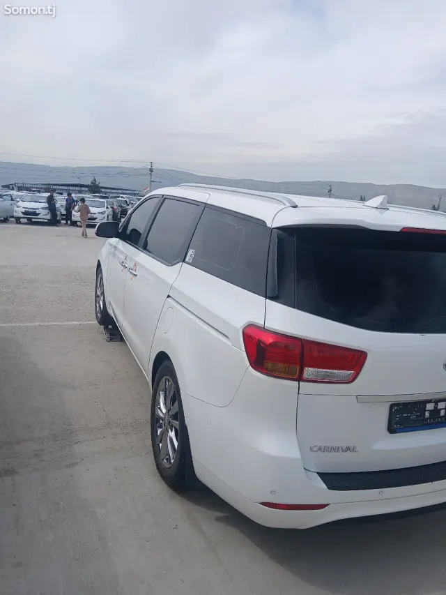 Kia Carnival 2016 · 2.2 AT