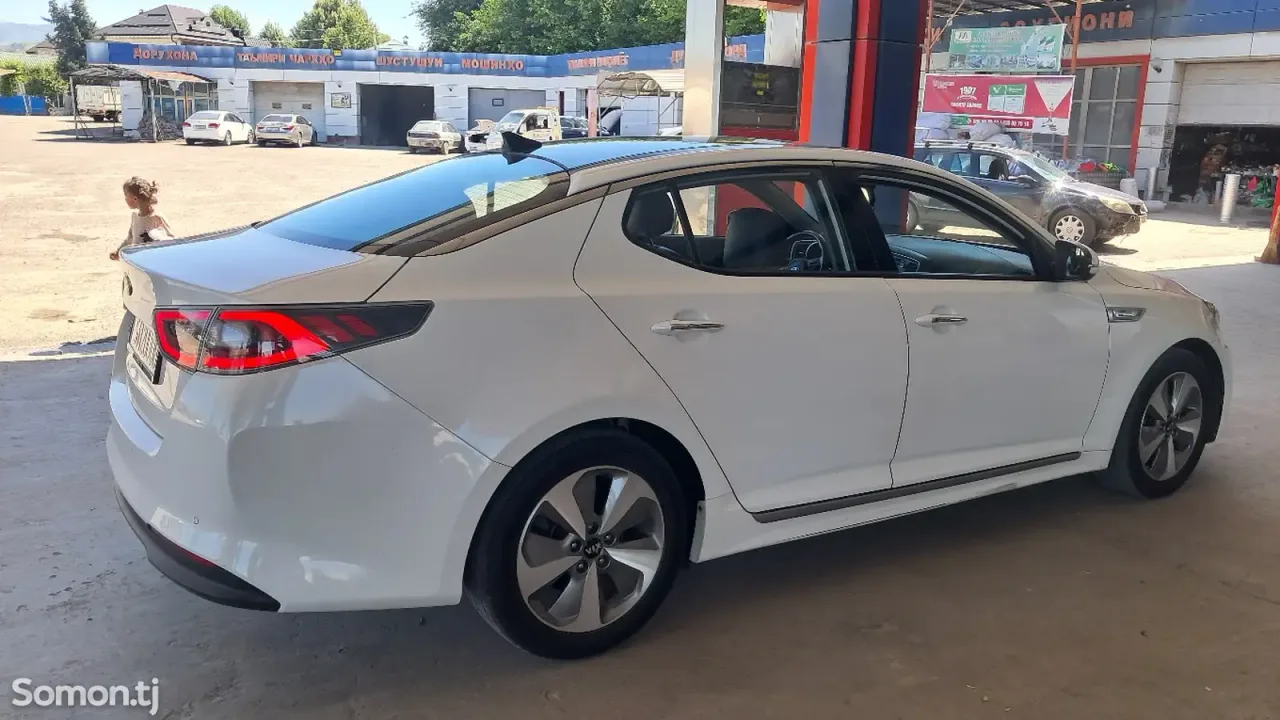 Kia K5 2015 · 2.0 AT